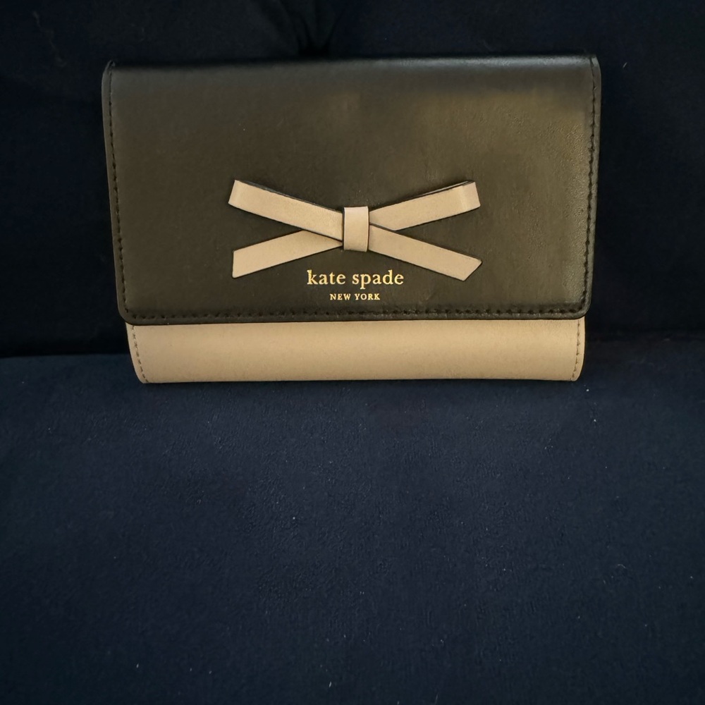 Kate Spade wallet. Like new only used once.